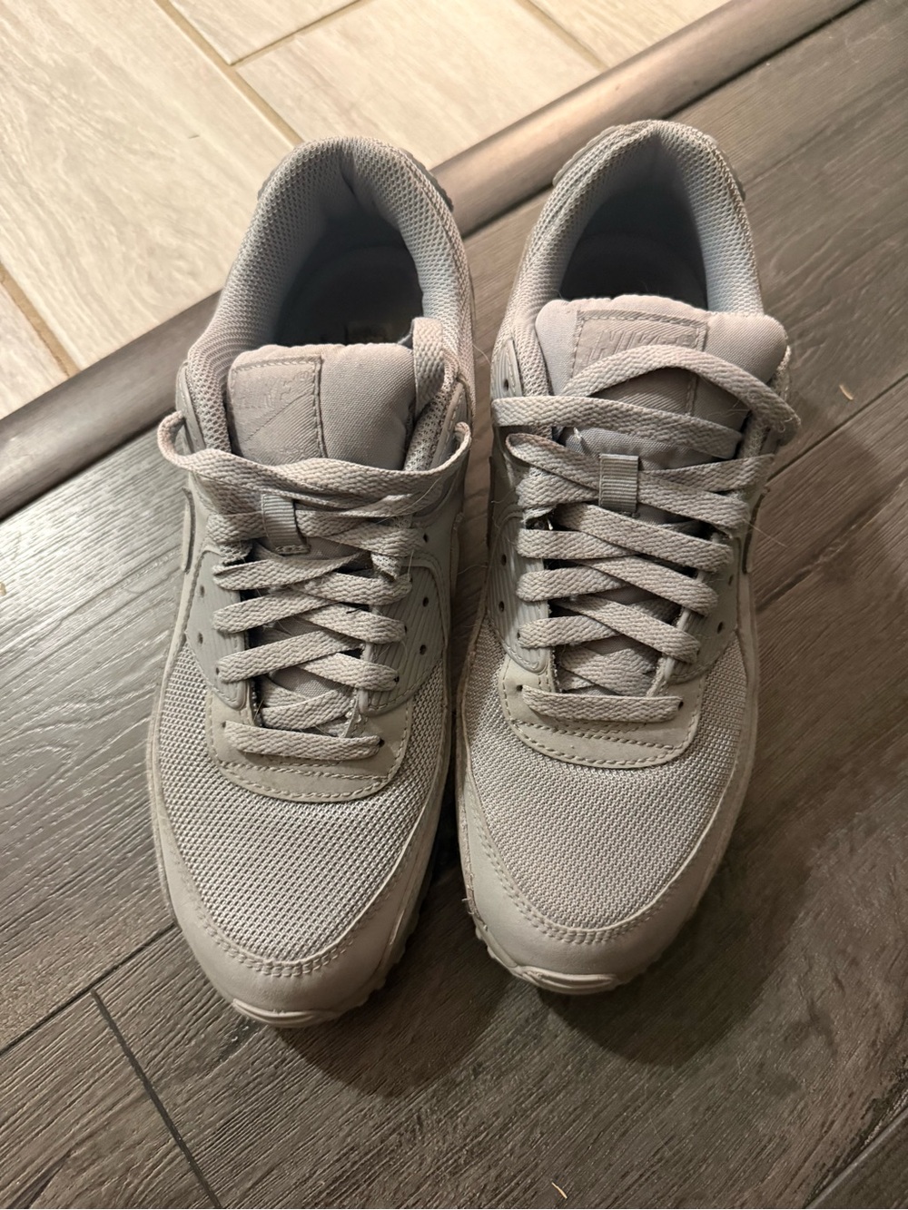 Nike Air Max 90 Men's Sneakers in Light Gray - Picture 3 of 7